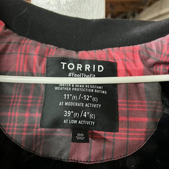 Torrid Plaid Winter Jacket – Size 00 Red and Black❄️🖤❤️ - Picture 2 of 3